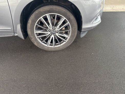 Used 2020 INFINITI QX60 Signature Edition w/ Cargo Package Essential image 3