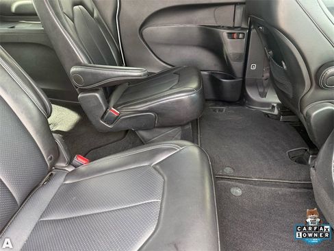 Certified 2025 Chrysler Pacifica Select image 29