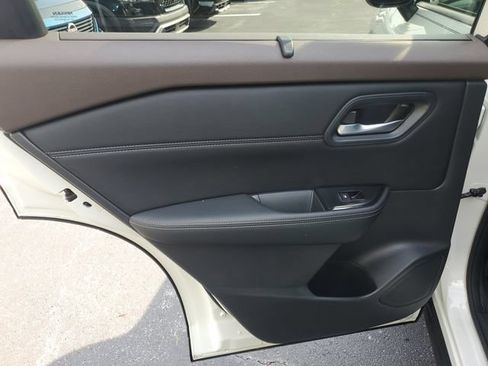 Used 2023 Nissan Rogue SV w/ SV Premium B Package FWD image 7