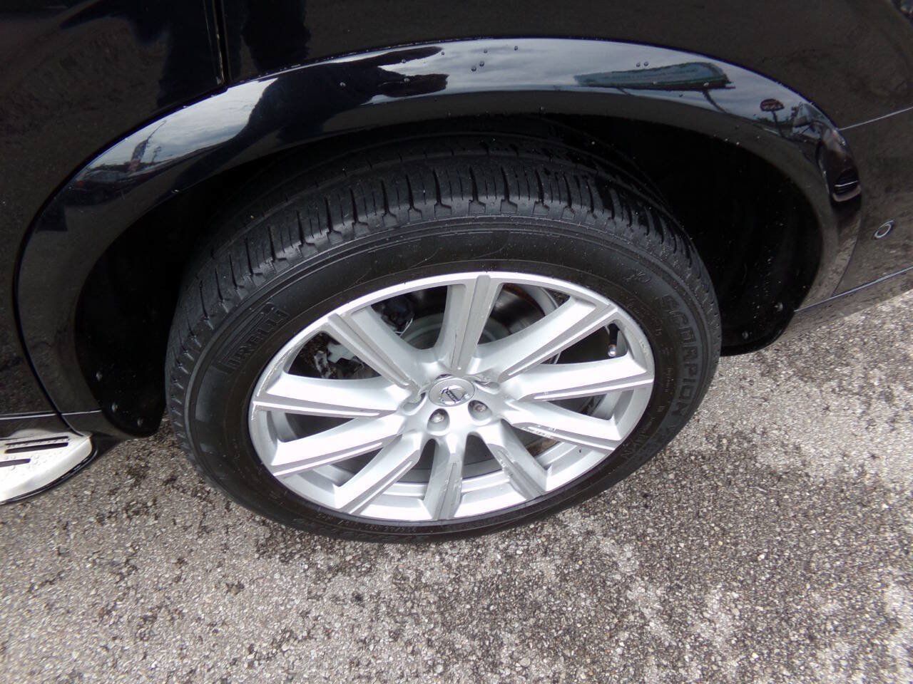 Used 2016 Volvo XC90 T6 Momentum w/ Momentum Plus Package AWD/4WD image 10
