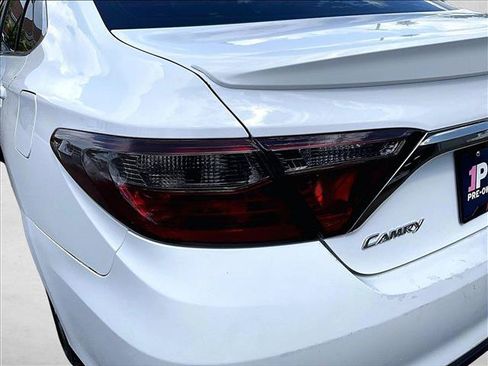 Used 2017 Toyota Camry SE FWD image 29