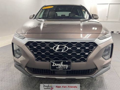 Used 2019 Hyundai Santa Fe SEL FWD image 2