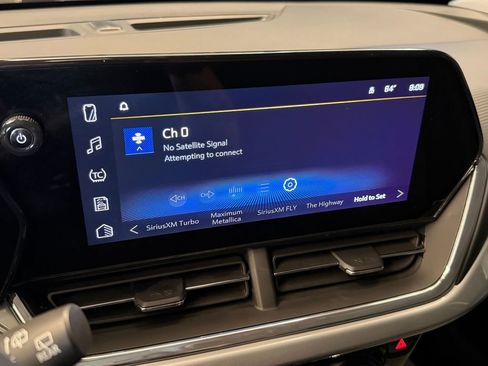 Used 2025 Chevrolet Trax LT w/ LT Convenience Package image 13