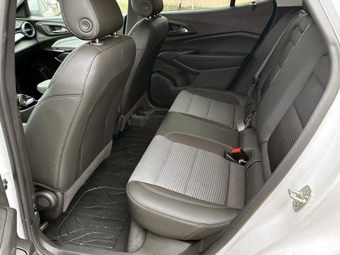 Certified 2025 Chevrolet Trax LT w/ Driver Confidence Package image 11