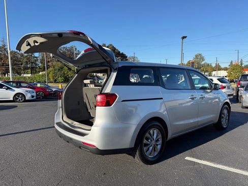 Used 2019 Kia Sedona L image 8