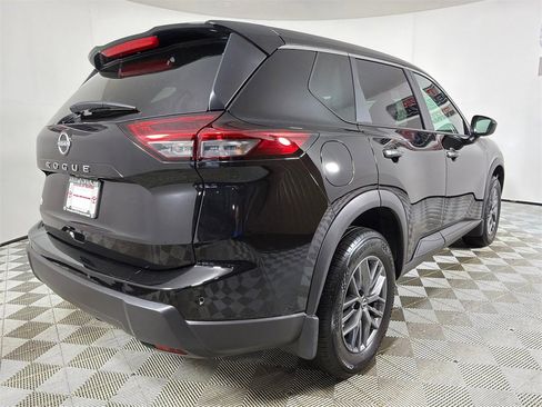 Used 2025 Nissan Rogue S image 3