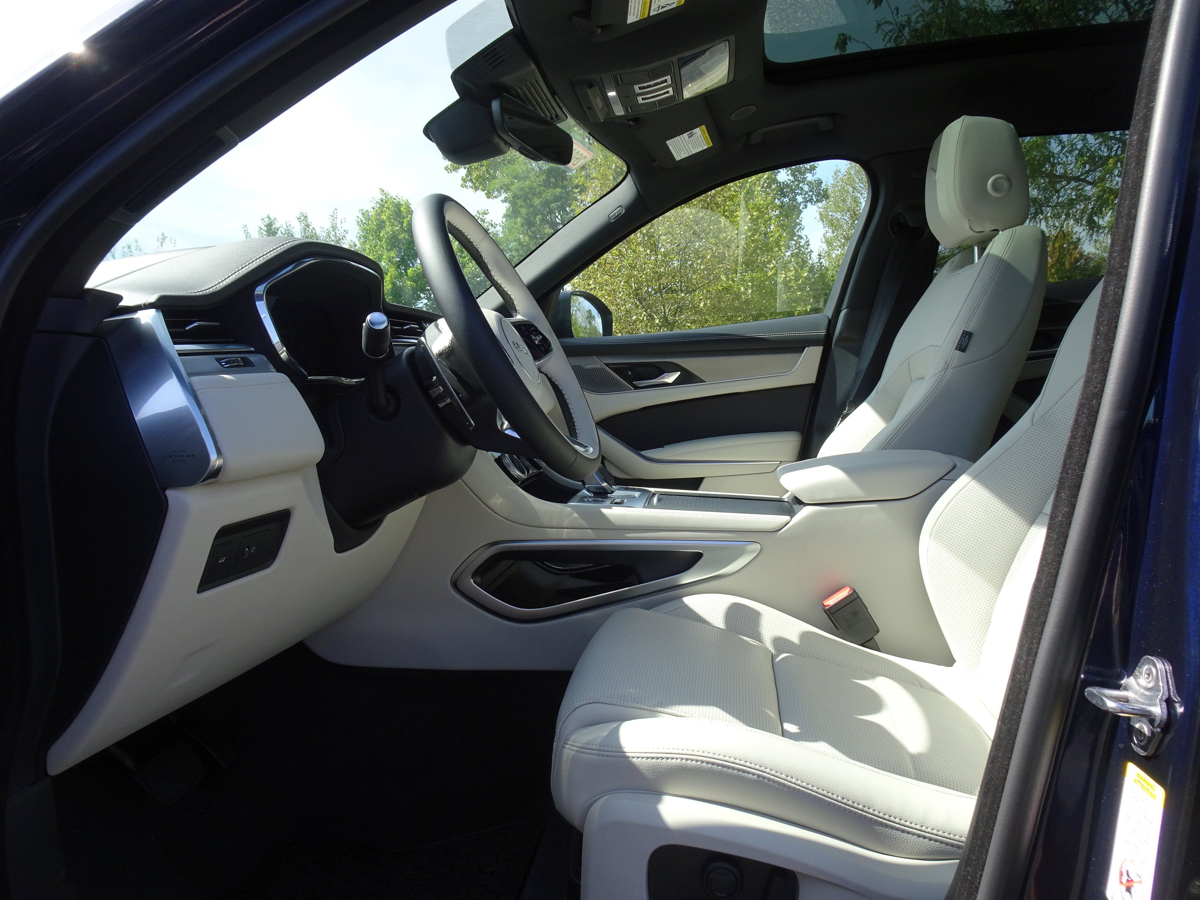 New 2026 Jaguar F-PACE R-Dynamic S AWD/4WD image 10