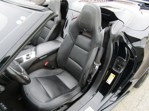 Used 2016 Chevrolet Corvette Z06 w/ 3LZ Preferred Equipment Group RWD image 9