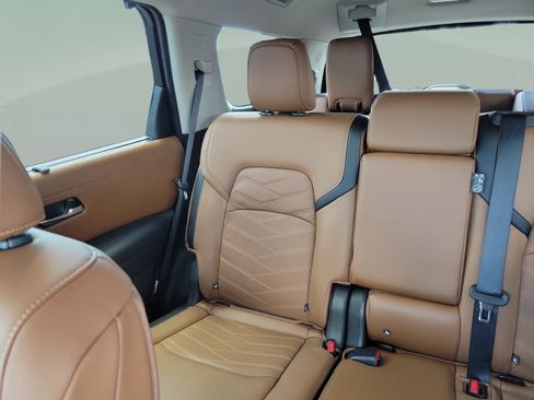 Used 2025 Nissan Pathfinder Platinum w/ Cargo Package FWD image 8