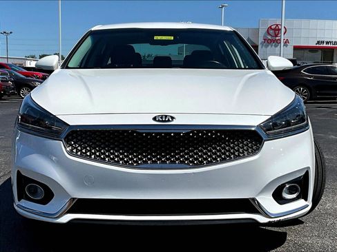 Used 2019 Kia Cadenza Premium FWD image 2