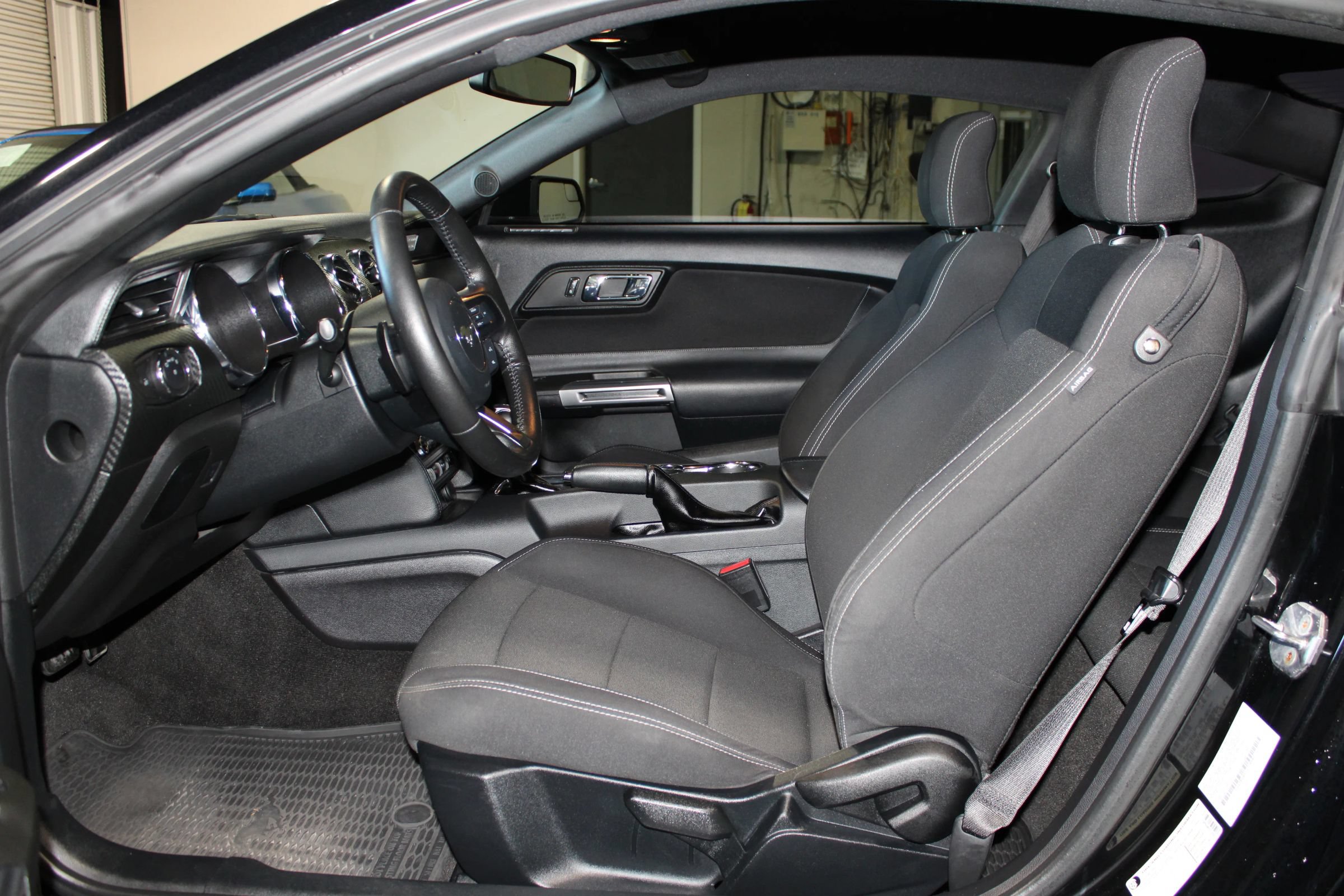 Used 2016 Ford Mustang Coupe RWD image 10