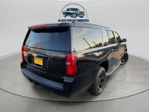 Used 2016 Chevrolet Suburban LT image 9