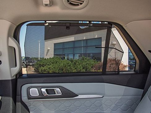 Used 2025 Ford Explorer Platinum w/ LUX Leather Package AWD/4WD image 28