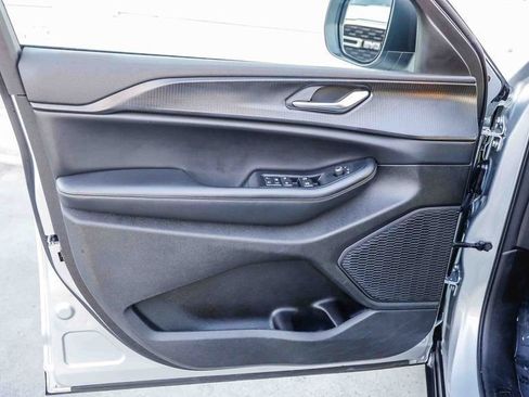 Used 2023 Jeep Grand Cherokee L Laredo image 22