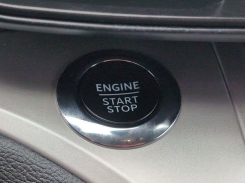 Used 2023 Ford Explorer XLT AWD/4WD image 21