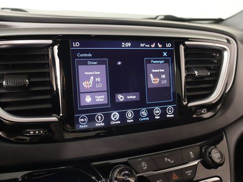 Used 2018 Chrysler Pacifica Touring-L Plus w/ S Appearance Package FWD image 7