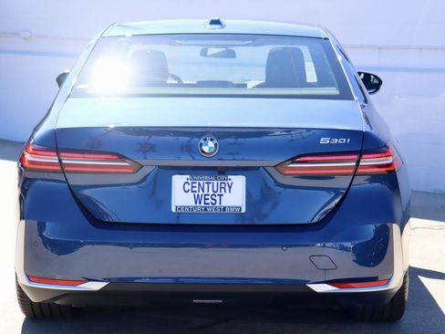 Used 2025 BMW 530i w/ Premium Package image 23