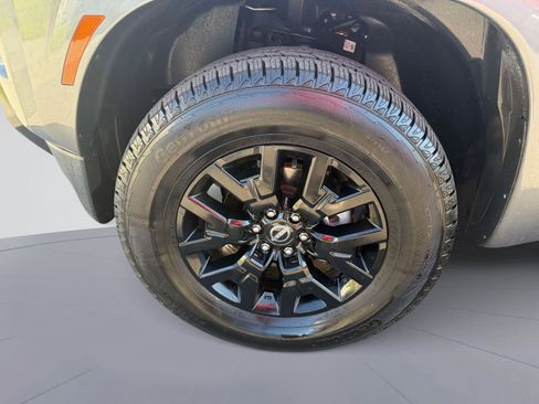 Used 2023 Nissan Frontier SV w/ Midnight Edition Package image 11