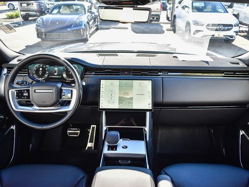 Certified 2025 Land Rover Range Rover SE image 14