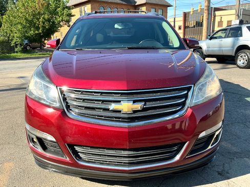 Used 2017 Chevrolet Traverse LT w/ Style and Technology Package image 8