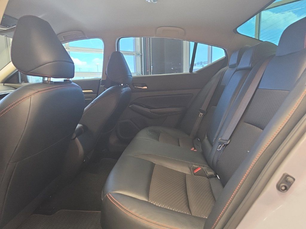 Used 2024 Nissan Altima 2.5 SR FWD image 36