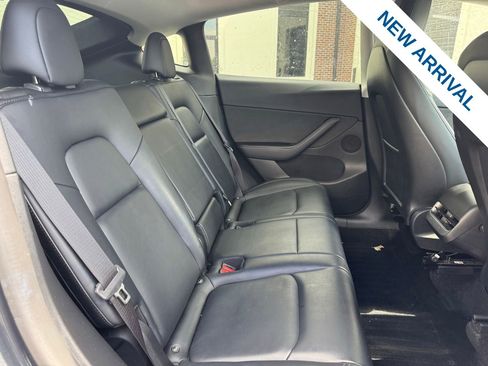 Used 2022 Tesla Model Y Long Range AWD/4WD image 12