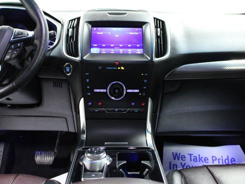 Used 2020 Ford Edge Titanium w/ Equipment Group 301A AWD/4WD image 12