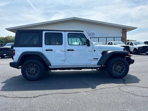 Used 2025 Jeep Wrangler Sport S AWD/4WD image 12
