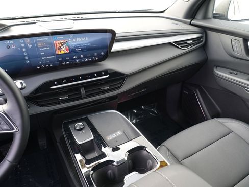 Used 2025 Buick Enclave Preferred image 21