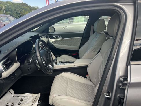 Used 2022 Genesis G70 3.3T w/ Sport Prestige Package image 10