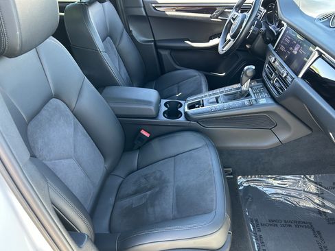 Used 2021 Porsche Macan image 11