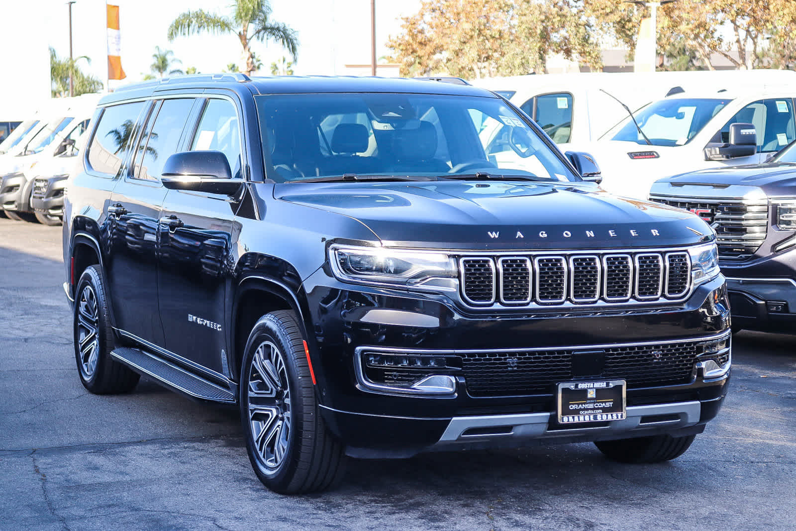 Used 2024 Jeep Wagoneer L Series II RWD image 3
