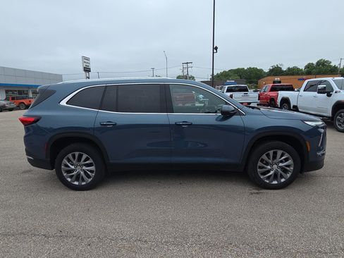 Used 2025 Buick Enclave Preferred FWD image 9