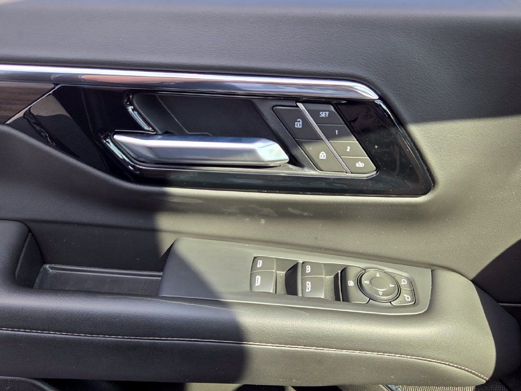 Used 2025 Chevrolet Tahoe Z71 AWD/4WD image 29