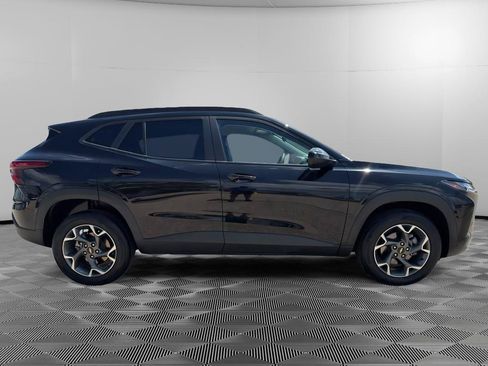 Used 2025 Chevrolet Trax LT FWD image 5
