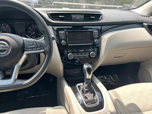 Used 2020 Nissan Rogue Sport SV FWD image 17
