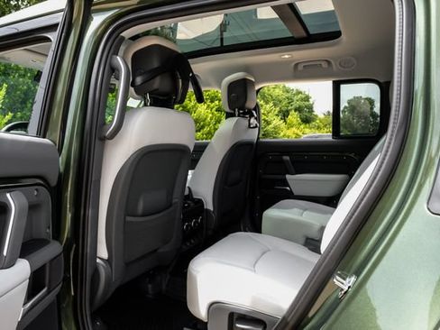 New 2026 Land Rover Defender 130 X-Dynamic SE AWD/4WD image 49