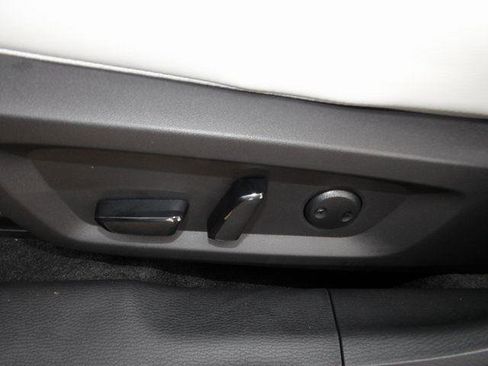 New 2025 Mitsubishi Outlander SE image 17