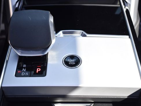 Used 2025 Land Rover Range Rover Long Wheelbase Autobiography AWD/4WD image 29