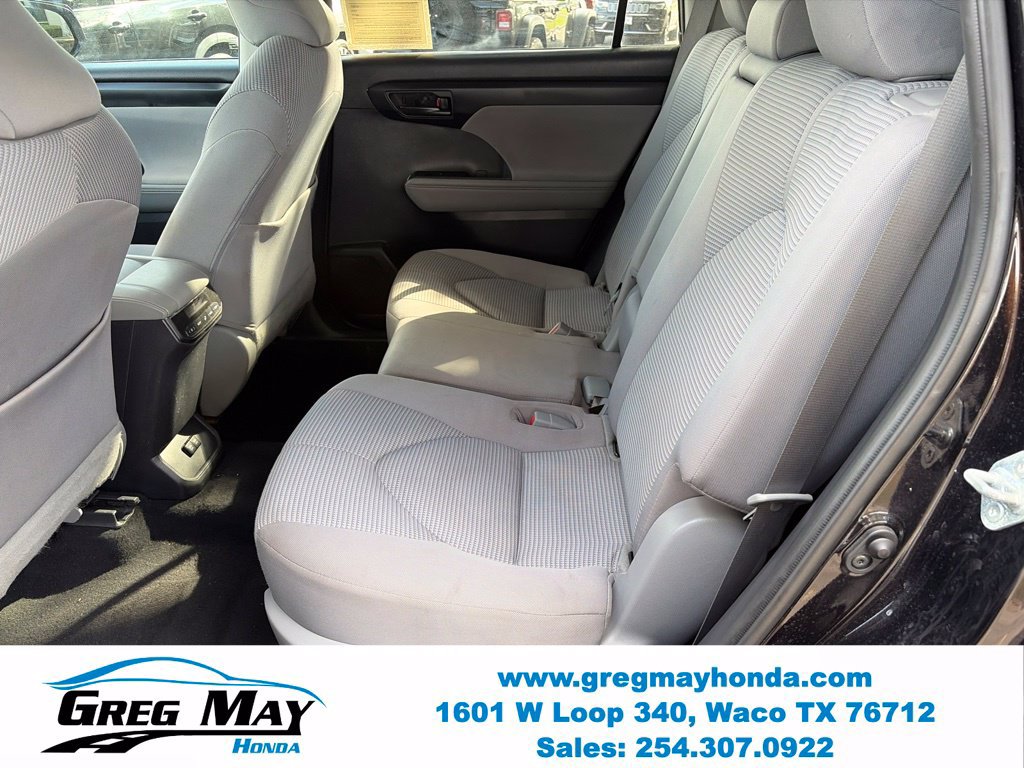 Used 2021 Toyota Highlander LE FWD image 20