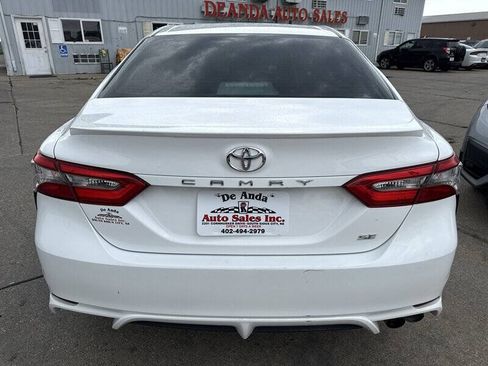 Used 2018 Toyota Camry SE FWD image 6