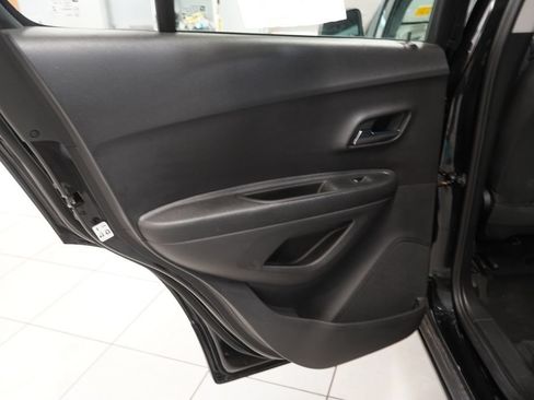 Used 2020 Chevrolet Trax LS FWD image 22