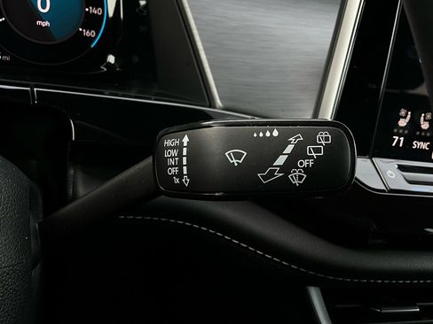 Used 2025 Volkswagen Atlas Cross Sport SE image 38