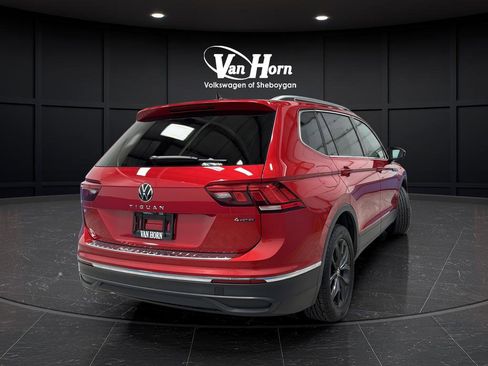 Used 2024 Volkswagen Tiguan SE AWD/4WD image 7