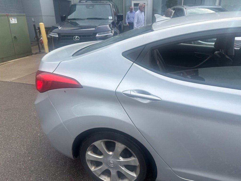 Used 2012 Hyundai Elantra Limited FWD image 10