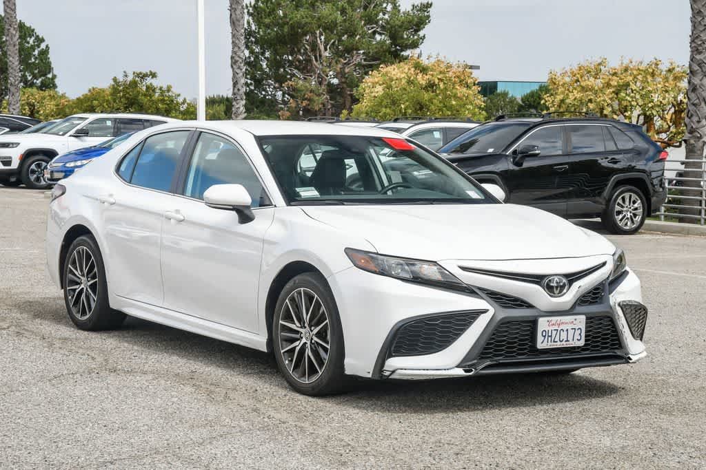Used 2024 Toyota Camry SE FWD image 3