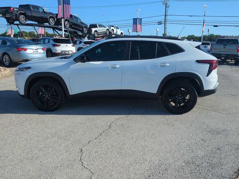 Used 2024 Chevrolet Trax ACTIV w/ Sunroof Package FWD image 5