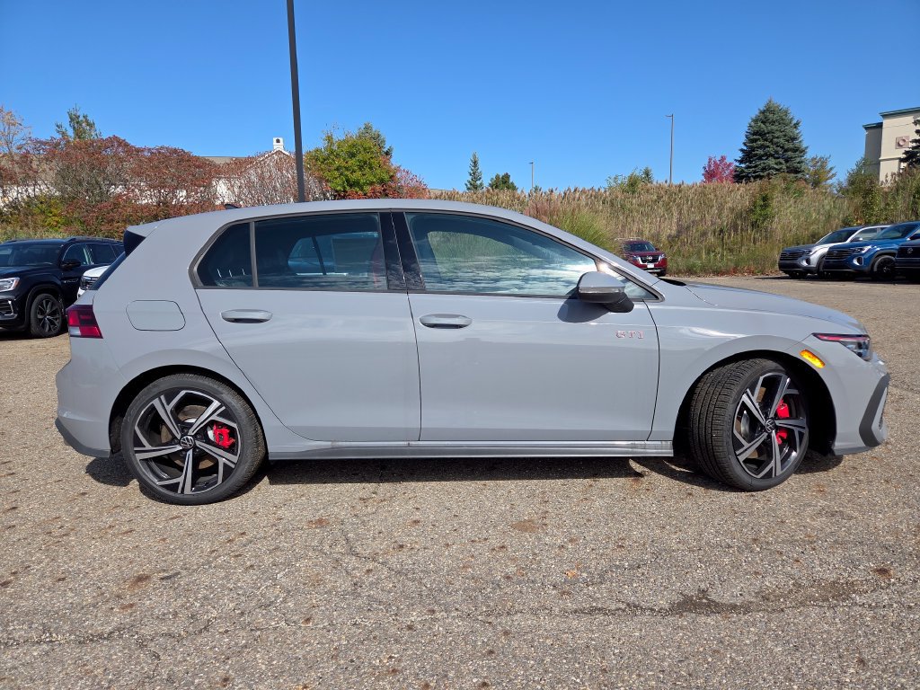 New 2026 Volkswagen GTI SE FWD image 18