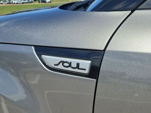Used 2016 Kia Soul FWD image 11