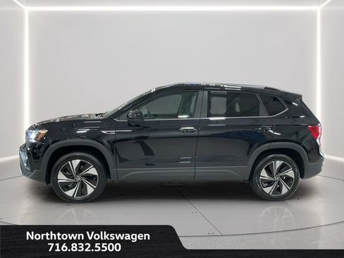 Certified 2023 Volkswagen Taos SE w/ Panoramic Sunroof Package AWD/4WD image 2
